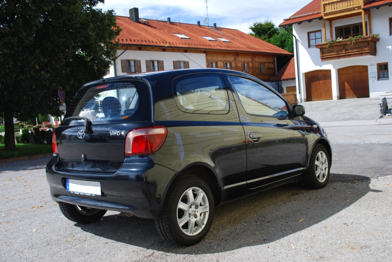Yaris Linea Sol 1.0 von hinten Yaris Linea Sol 1.0 von hinten